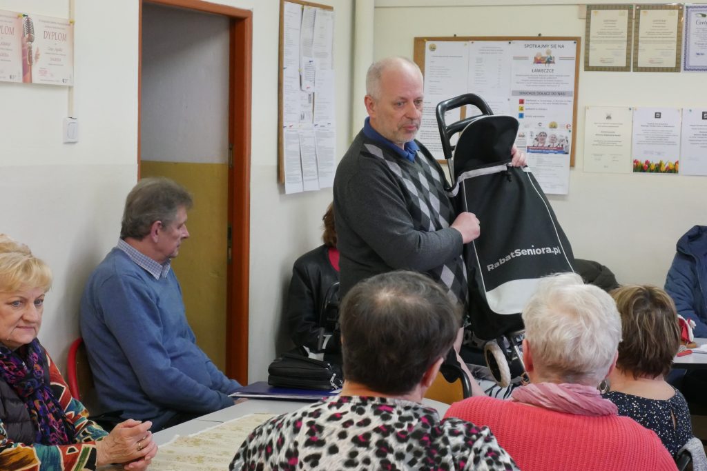 3 wózki zakupowe dla 3 seniorów z Wojkowic